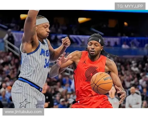 开拓者球迷嘉年华对抗赛黑队险胜白队杨瀚森队友夏普荣膺MVP称号